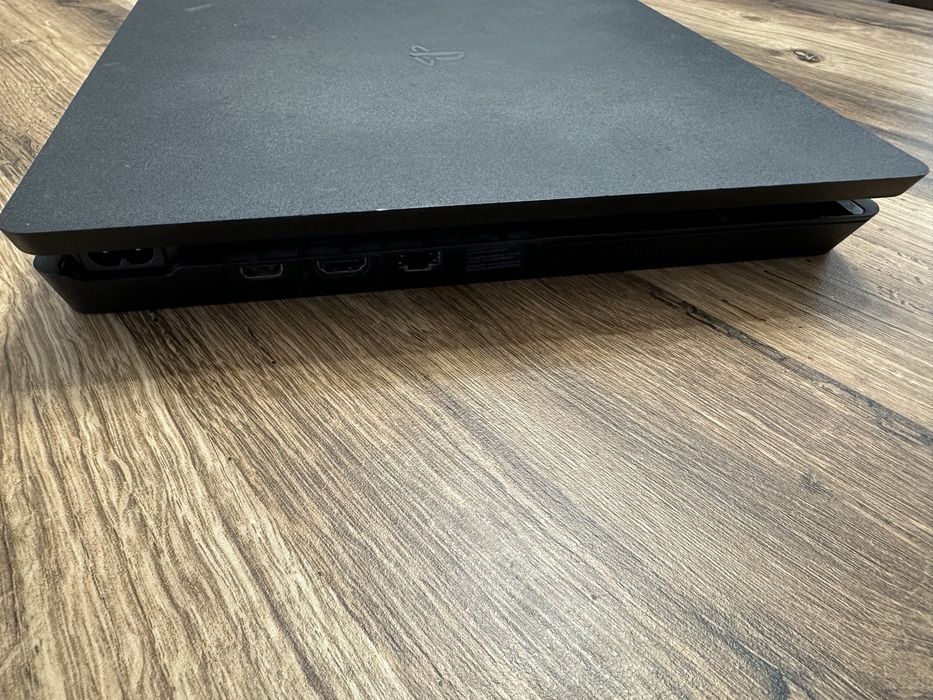 Playstation4 + Controller + un joc la alegere