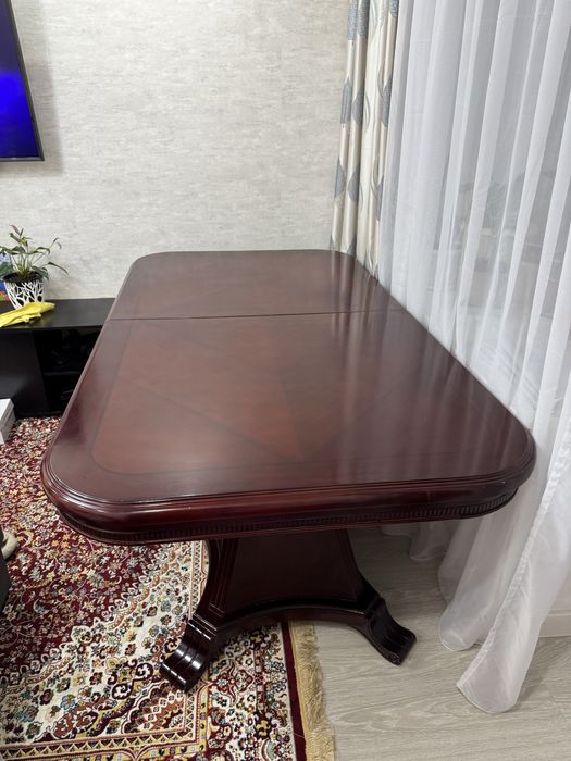 Шикарный стол дома будет той