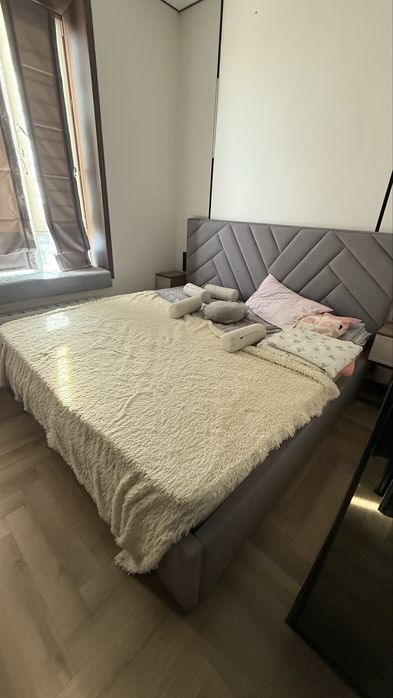 Кровать двуспальная с матрасом 2*2м