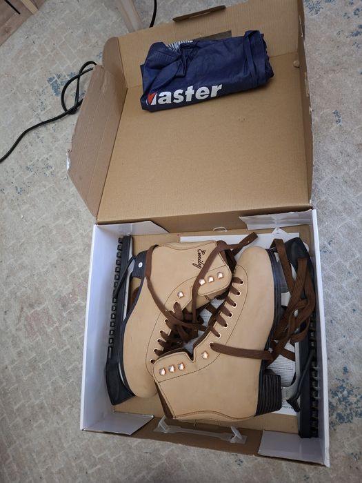 Продам коньки для фигурного катания