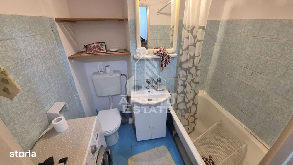 Apartament cu 3 camere, balcon, zona Sagului