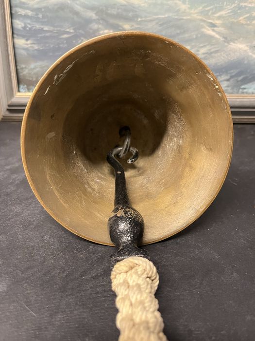 Бронзова,корабна камбана