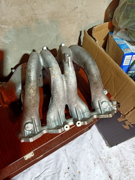 Продам колпаки на мерс  оригенал