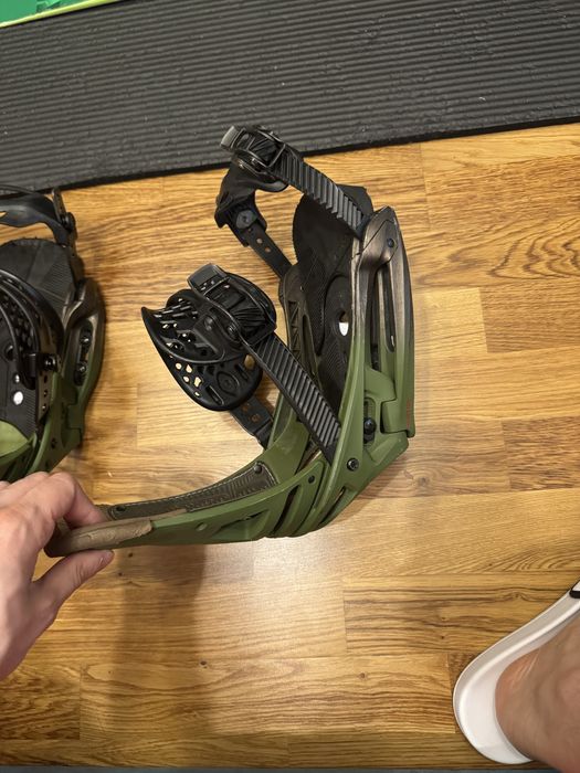 Vand legaturi burton malavita model 2019 est M
