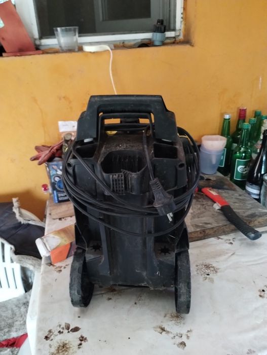 Karcher   k4silent , k5 , cu jet apa sub presiune .