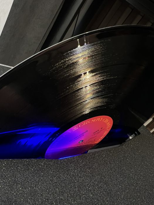 Ультразвуковая очистка виниловых пластинок.