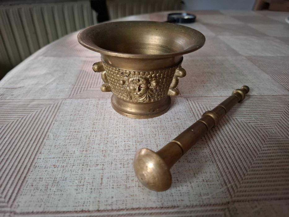 Старинно хаваче и старинна камбанка