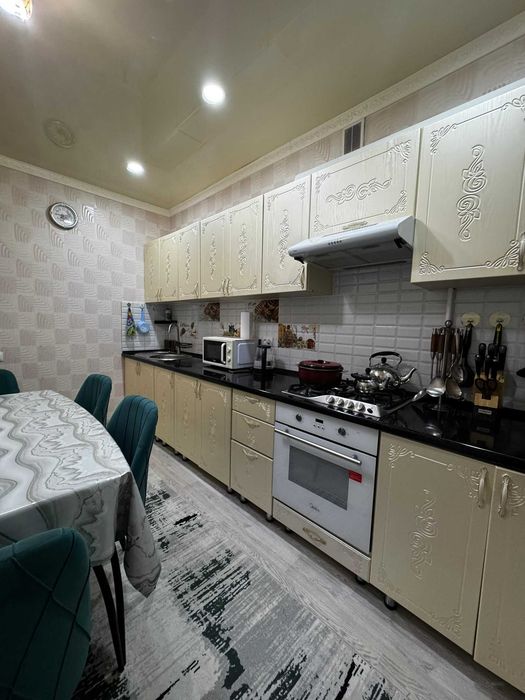 Продам 2х комн кв Батыс в самом центре