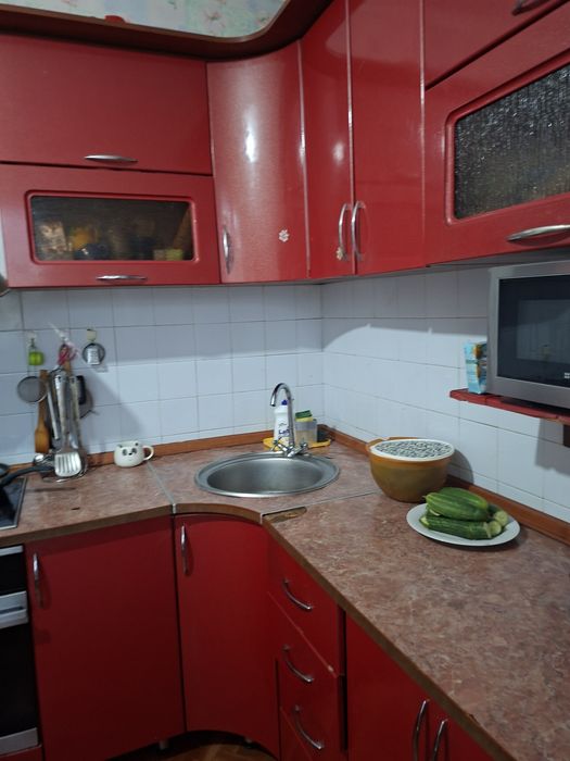 Продам недорого кухонный гарнитур