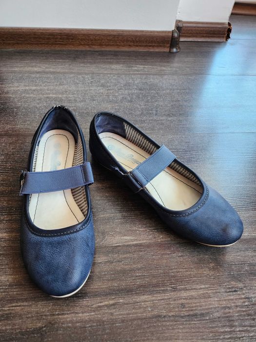 Papuci bleumarin cu barete 36