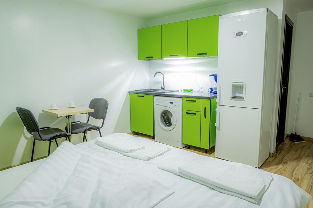 Inchiriez garsoniera 250E sector 3