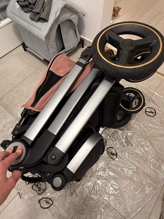 Căruț Cavoe pliabil potrivit de la 6 luni compatibil cu scoici Cybex