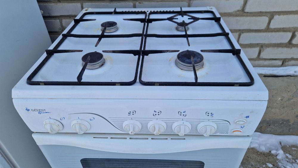 Продам газовую плиту