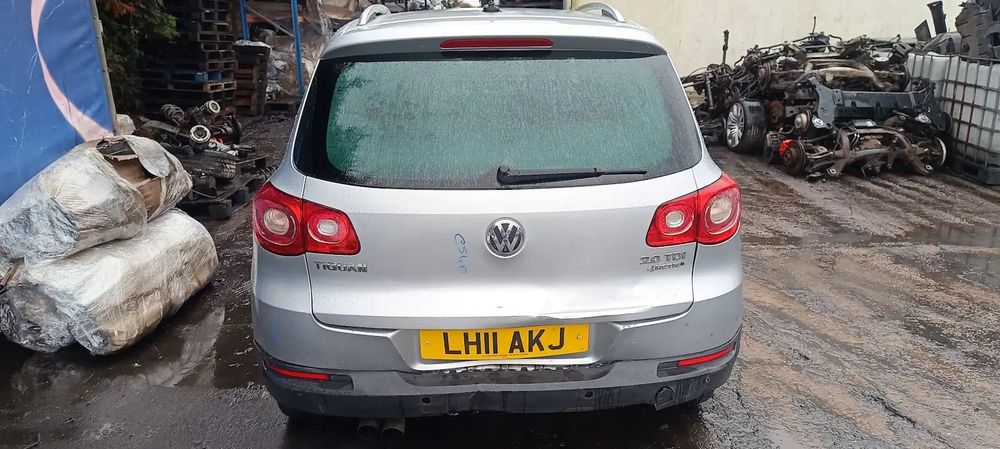 Dezmembrari / Dezmembrez VW Tiguan (5N)  2.0 TDI CFFB cutie viteze automata cod culoare LA7W