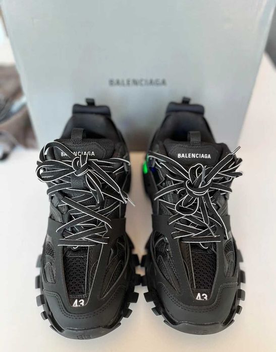Balenciaga track 43