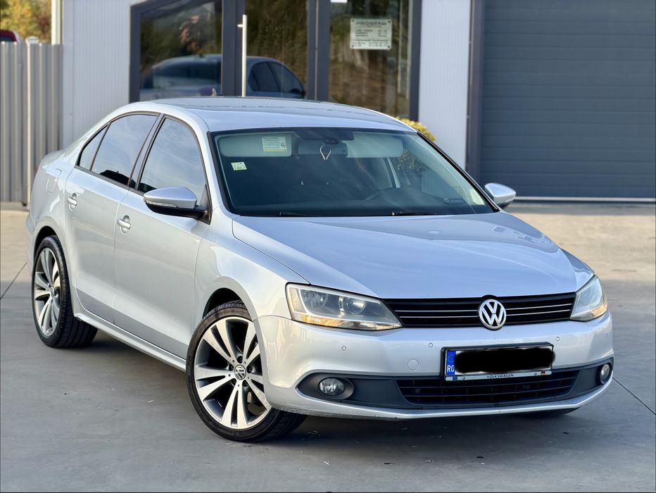 VOLKSWAGEN Jetta 2012 — imagine 3
