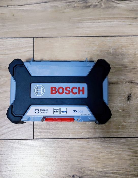 Set burghie și biți Bosch