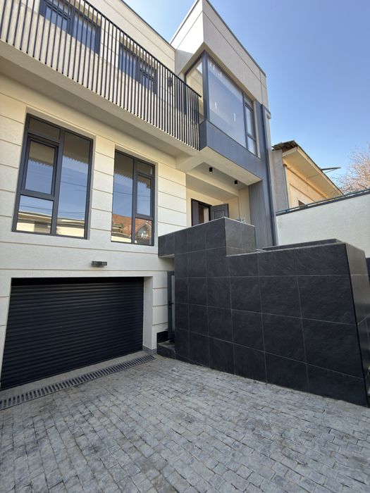 Продажа коттеджей на Циолковской 3,2 сотки 4 этажа бассейн летний двор