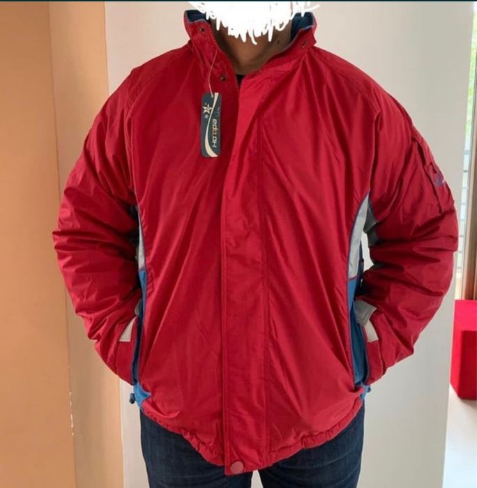 Vand geaca calduroasa(M) noua.