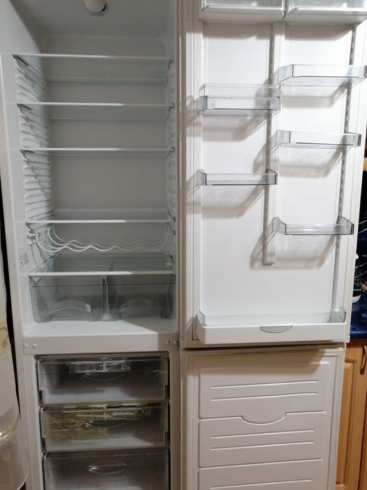 Продам Холодильник Атлант