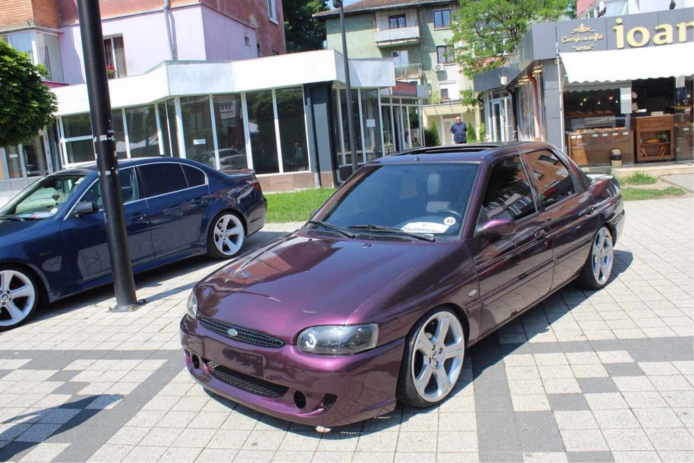 Ford Escort MK6 sedan