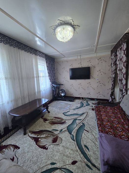 Кибрай тумани Бурота махалласида 8 сотих 7 хонали уй сотилади.