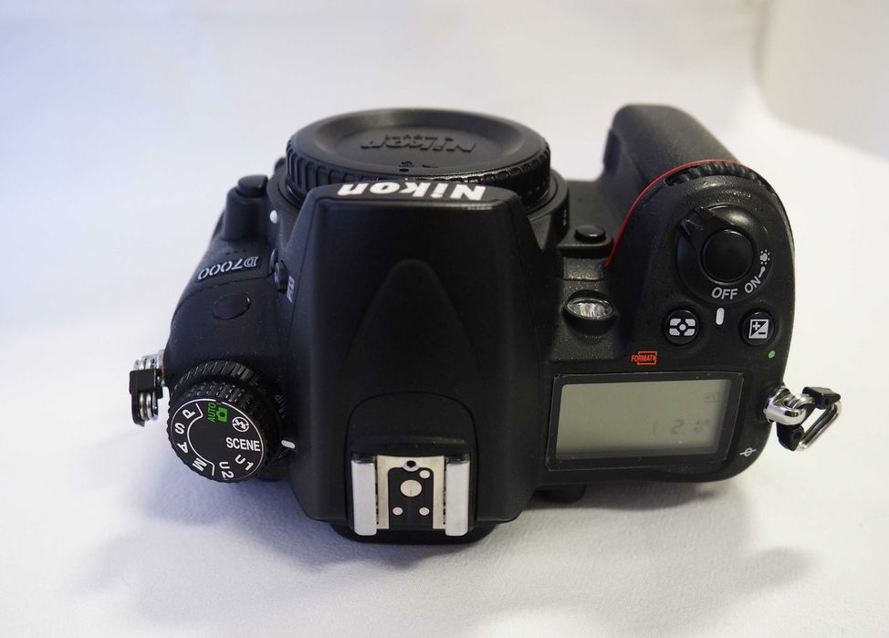 Nikon D7000 + обектив Tamron AF18-200mm на 1190 кадъра