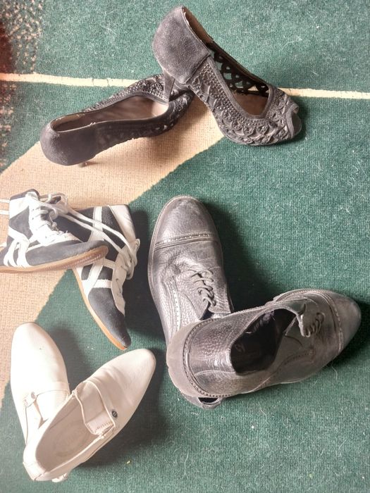 Ер адам туфлиі 38р әйел адам туфлиі 40р спорт аяқкиім 5,6 жасқа болады