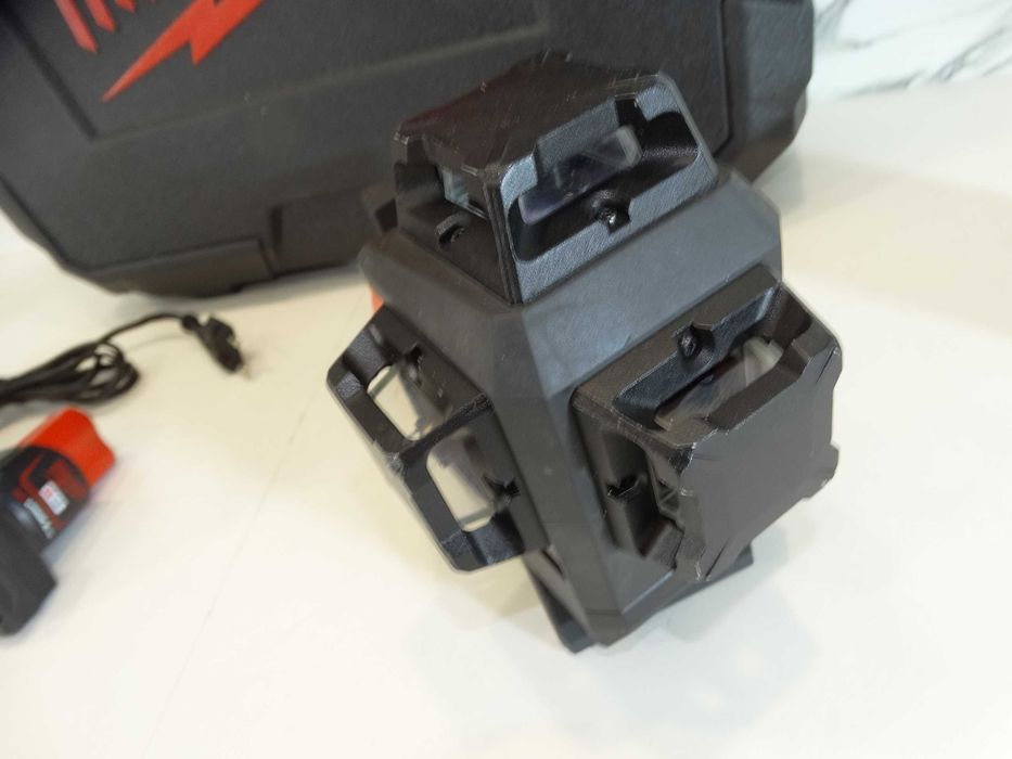 Резервиран - Milwaukee M12 3PL - 3D зелен лазерен нивелир