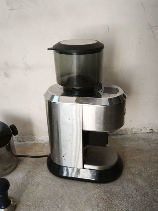 Кафемашина и кафемелачка Delonghi Dedica