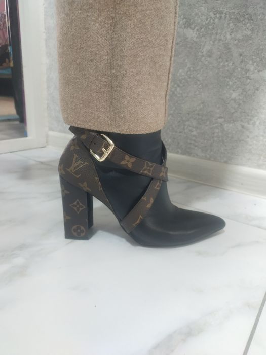 Ботинки натуральная кожа.