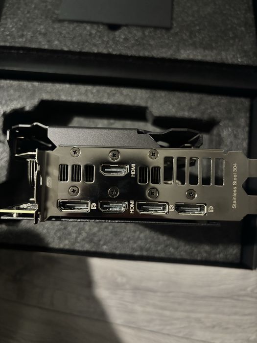 Vând RTX 3050 8GB,nouă!