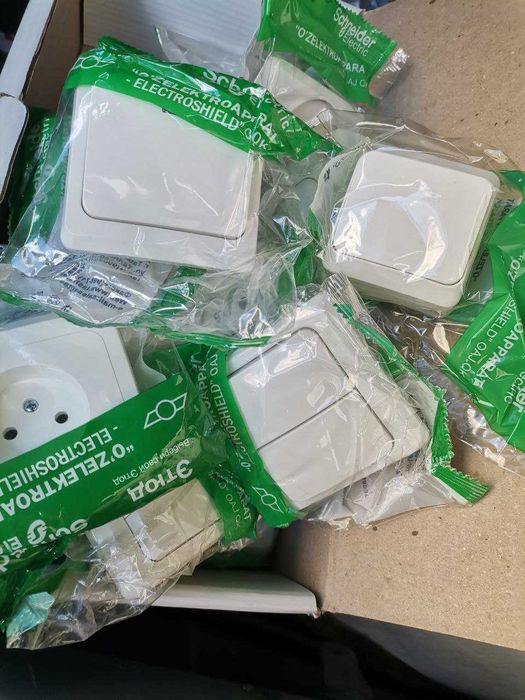 Розетки, выключатели одного из мировых лидеров "Schneider Electric"