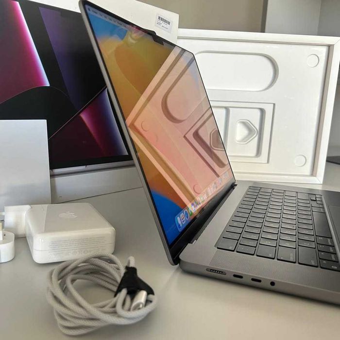 MacBook Pro M2 Pro 16” / 16GB RAM / 512GB SSD – Пълен комплект