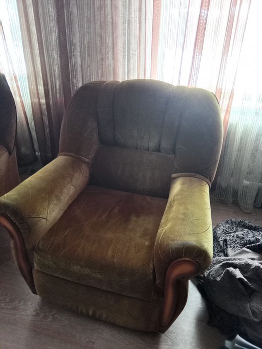 Продам диван и кресло.