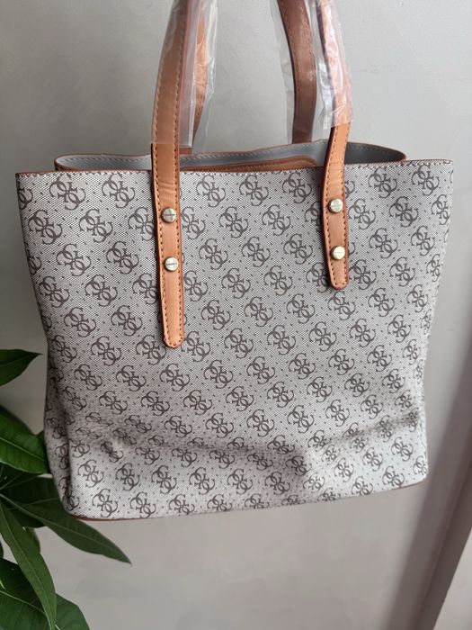 Дамска чанта Guess