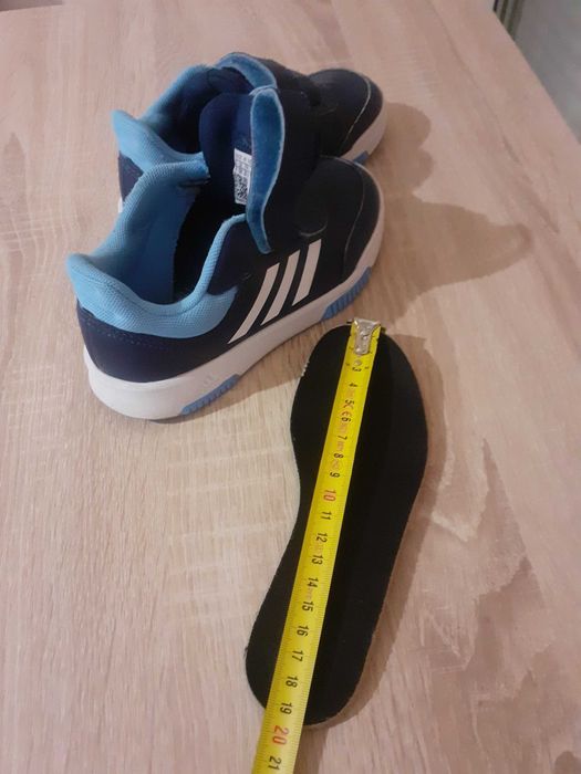 Маратонки ADIDAS номер 30.5