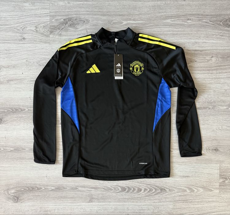 Екип Адидас Манчестър Юнайтед