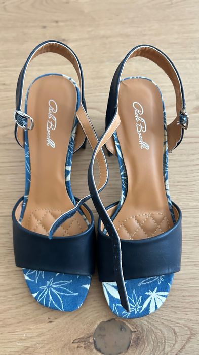 Сандали тъмно сини с ток