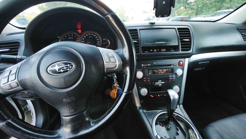 Продавам личния си Subaru Outback 2.5, 2009 г., автоматична скоростна кутия и фабрична газова уредба BRC.