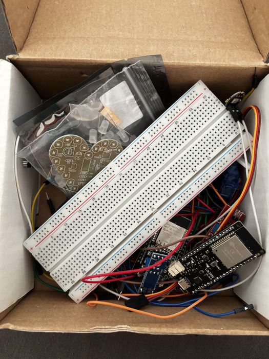 Kit ESP32 + senzori si componente electronice