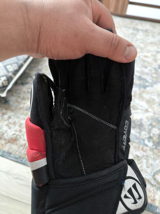 Перчатки хоккейные