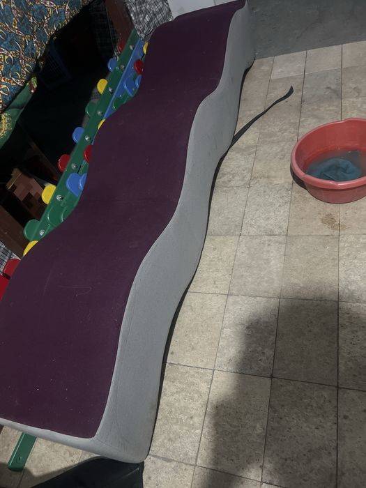 Продаю диван непонятной формы