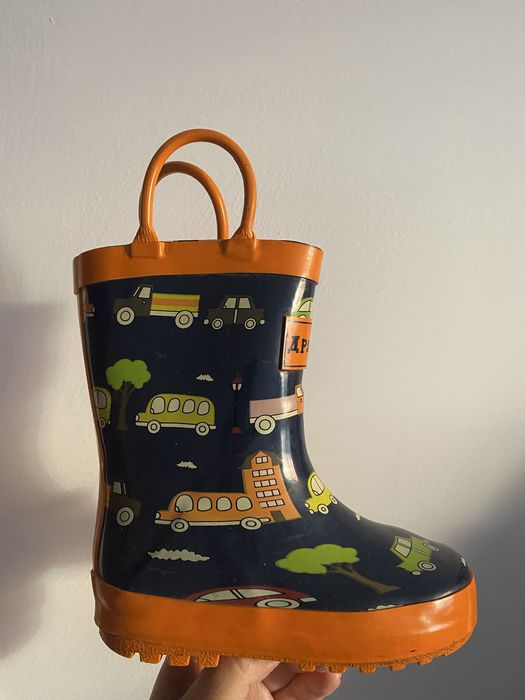 Продам детскую обувь