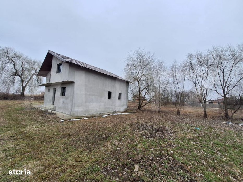 Lazuri casa indiciduala la rosu