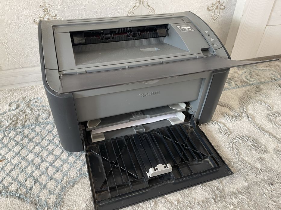 Продам принтер чернобелый Canon LBP2900