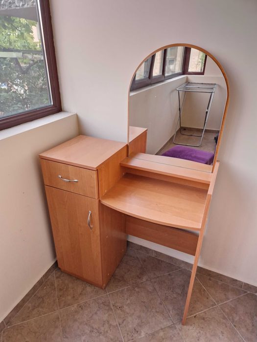 Нова тоалетка- цвят череша