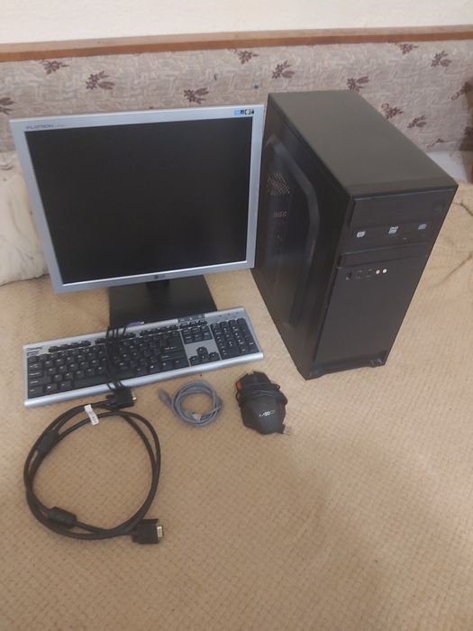 Calculator unitate monitor mouse tastatura ieftin