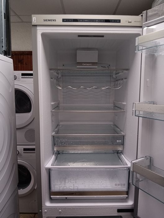 Иноксов комбиниран хладилник с фризер Сименс Siemens 2 години гаранция