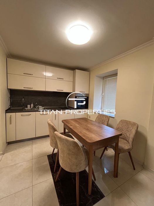 Дава се под наем Тристаен апартамент в Пловдив, Младежки Хълм - 93 кв.м за 700 € - Снимка #1